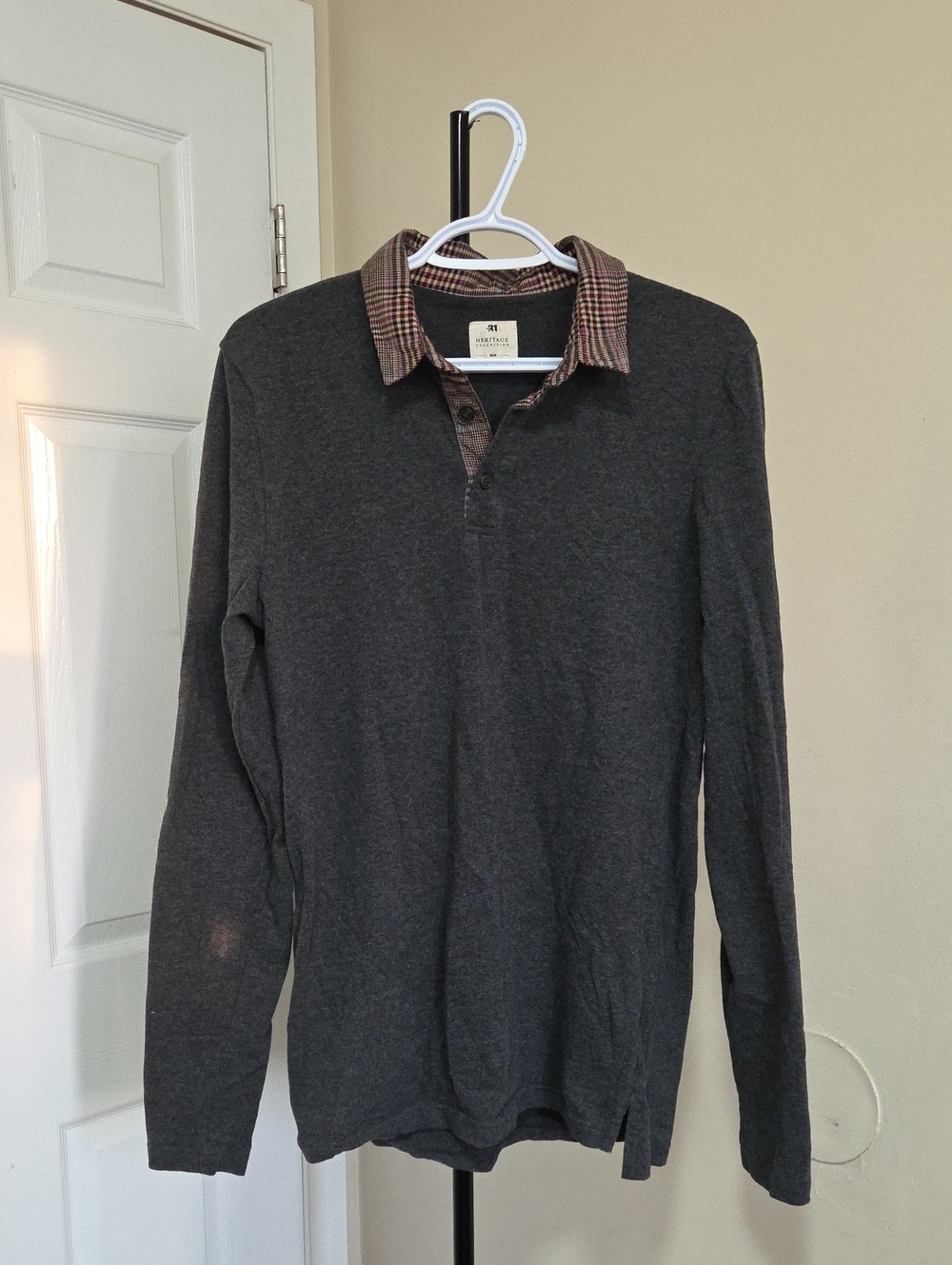 Simons 100% Cotton Dark Gray V-Neck Long-Sleeve Sweater with Plaid Collar